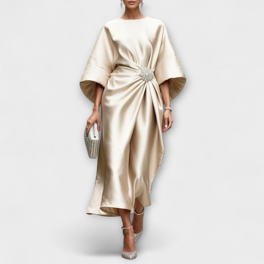 Luxuriös schimmerndes Satin-Maxikleid
