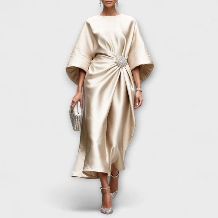 Luxuriös schimmerndes Satin-Maxikleid
