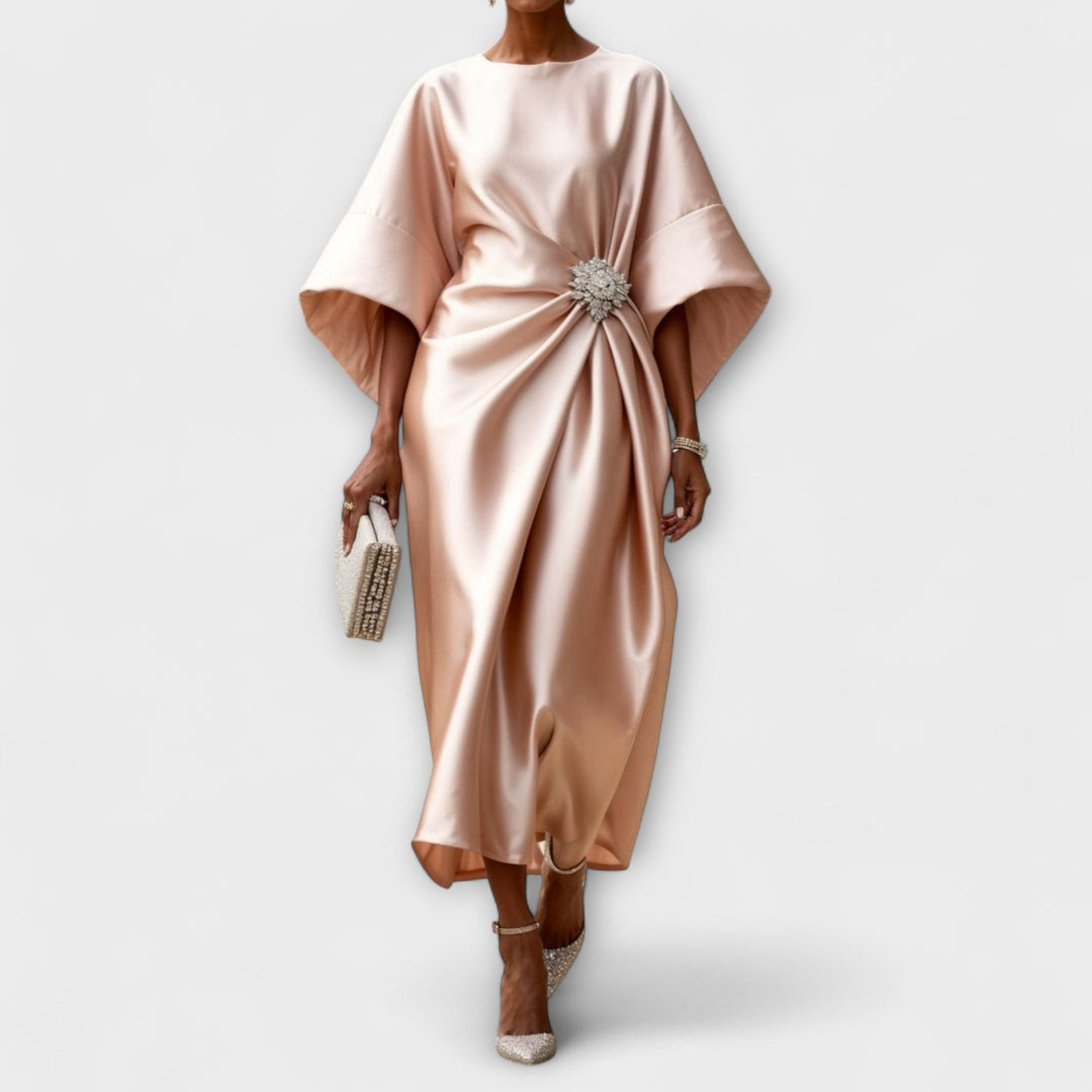 Luxuriös schimmerndes Satin-Maxikleid