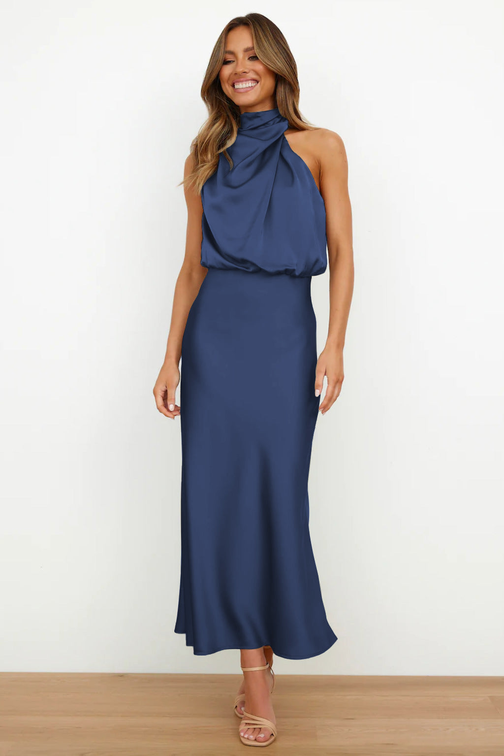 Rochelle | Vestido satinado femenino con cuello halter