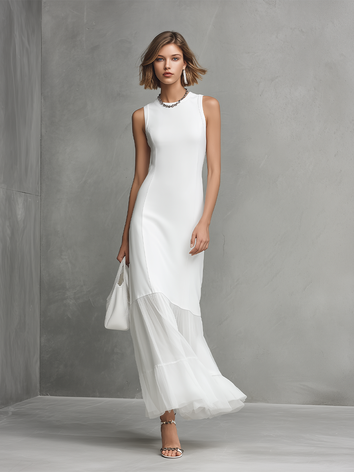 Robe élégante blanche sans manches pour femme avec panneaux en soie lactée et mousseline