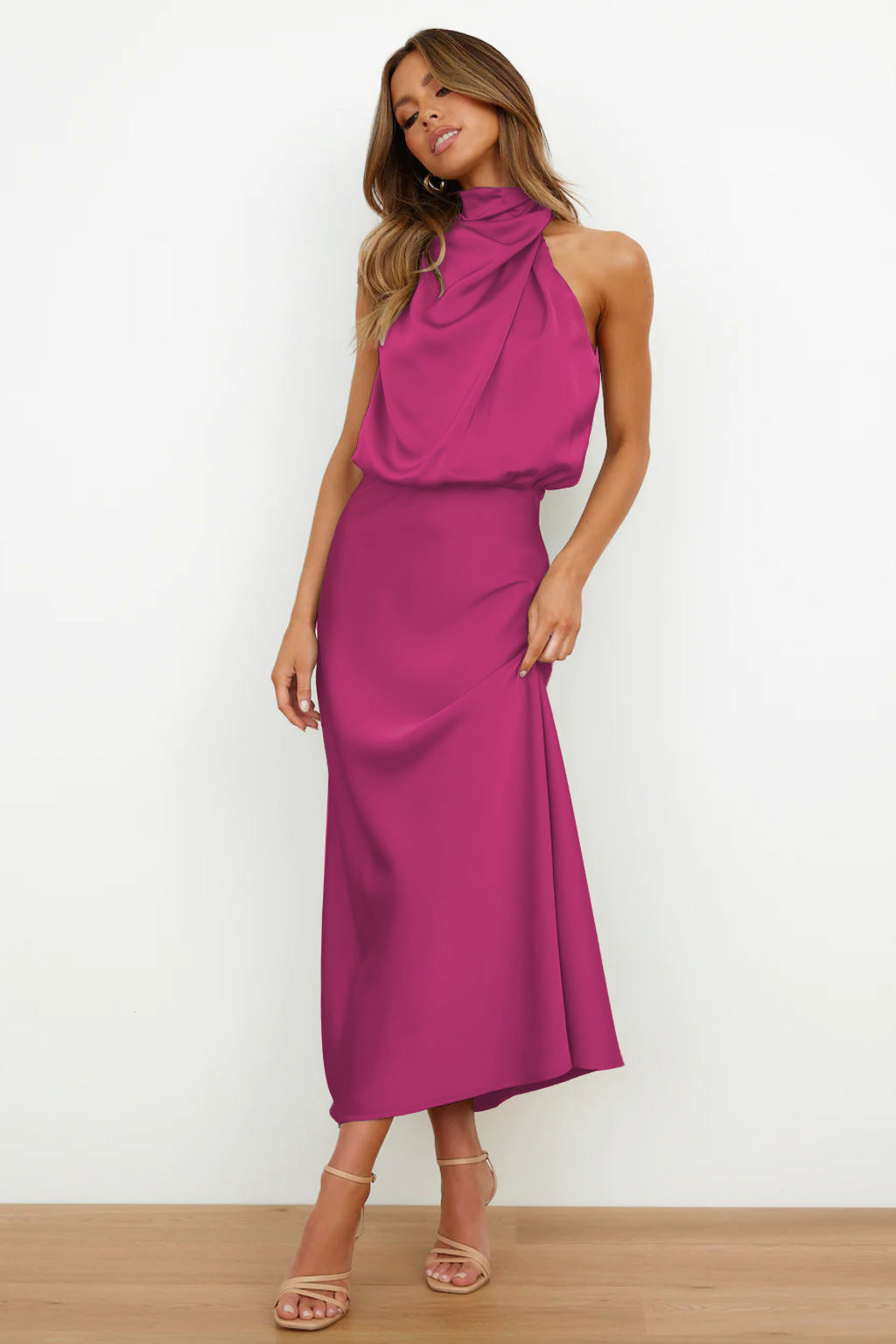 Rochelle | Vestido satinado femenino con cuello halter