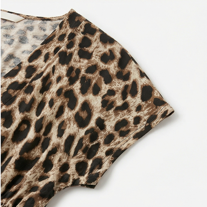 Women's maxi dress in leopard print with V-neck and short sleeves