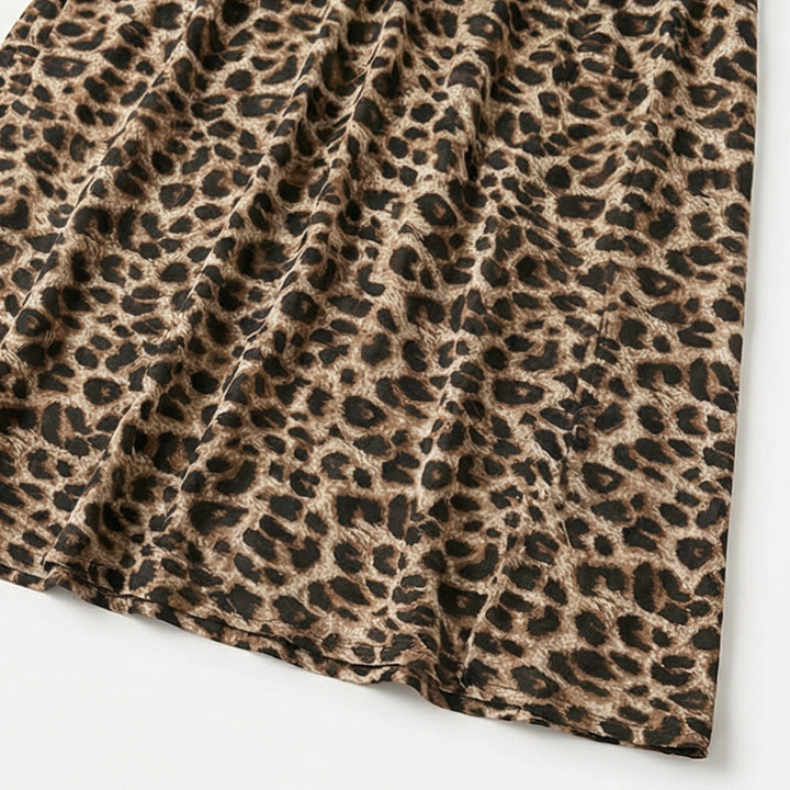 Women's maxi dress in leopard print with V-neck and short sleeves