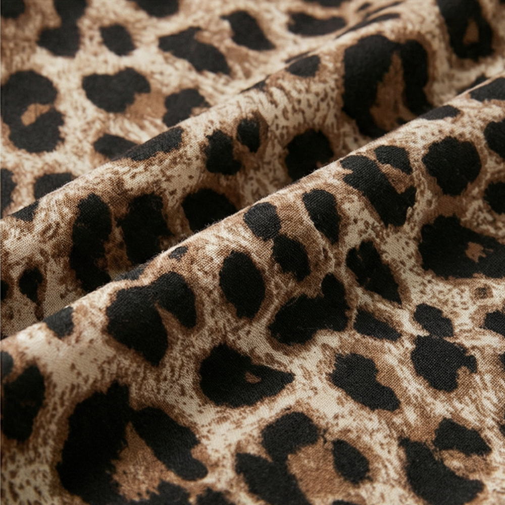 Women's maxi dress in leopard print with V-neck and short sleeves
