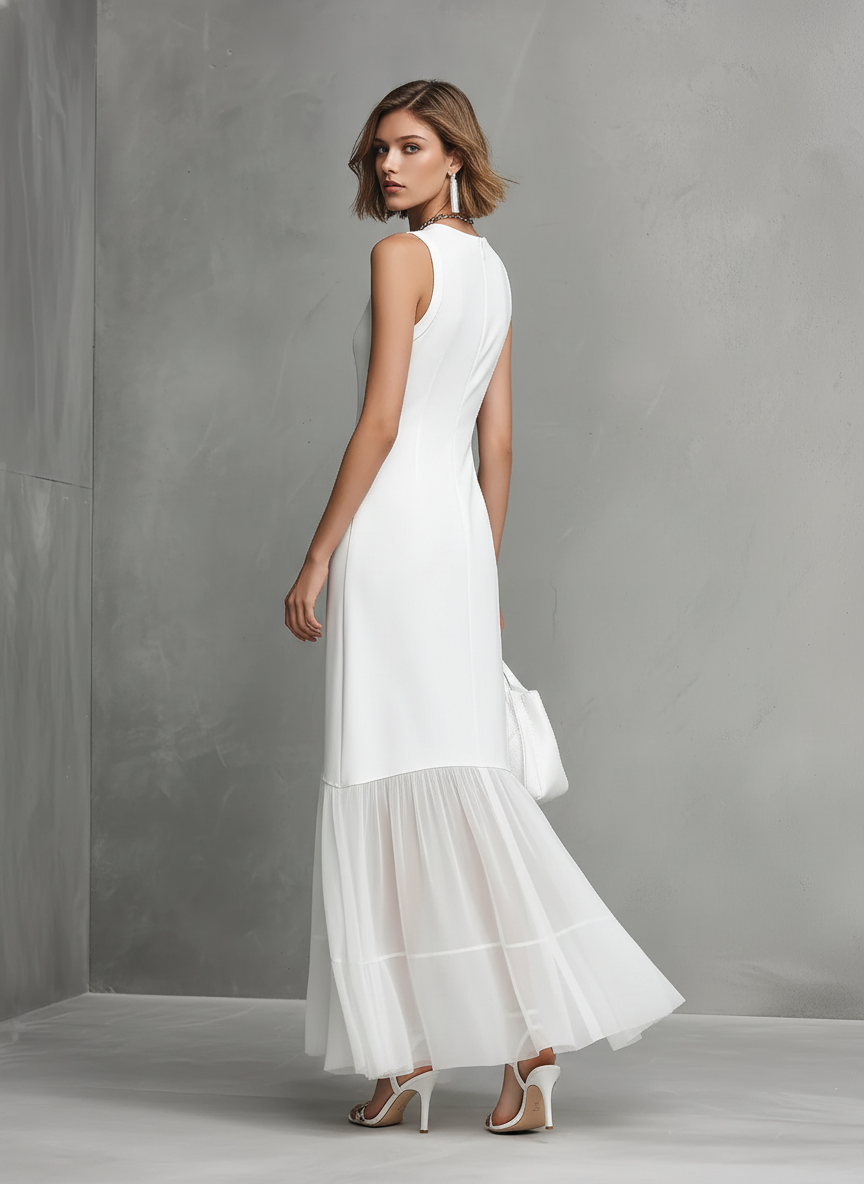 Robe élégante blanche sans manches pour femme avec panneaux en soie lactée et mousseline