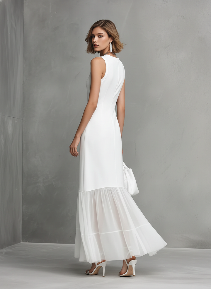 Robe élégante blanche sans manches pour femme avec panneaux en soie lactée et mousseline