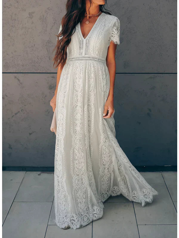 Vestido Longo Feminino em Renda Branca - Decote V, Manga Curta, Painel Floral Boho para Convidada de Casamento