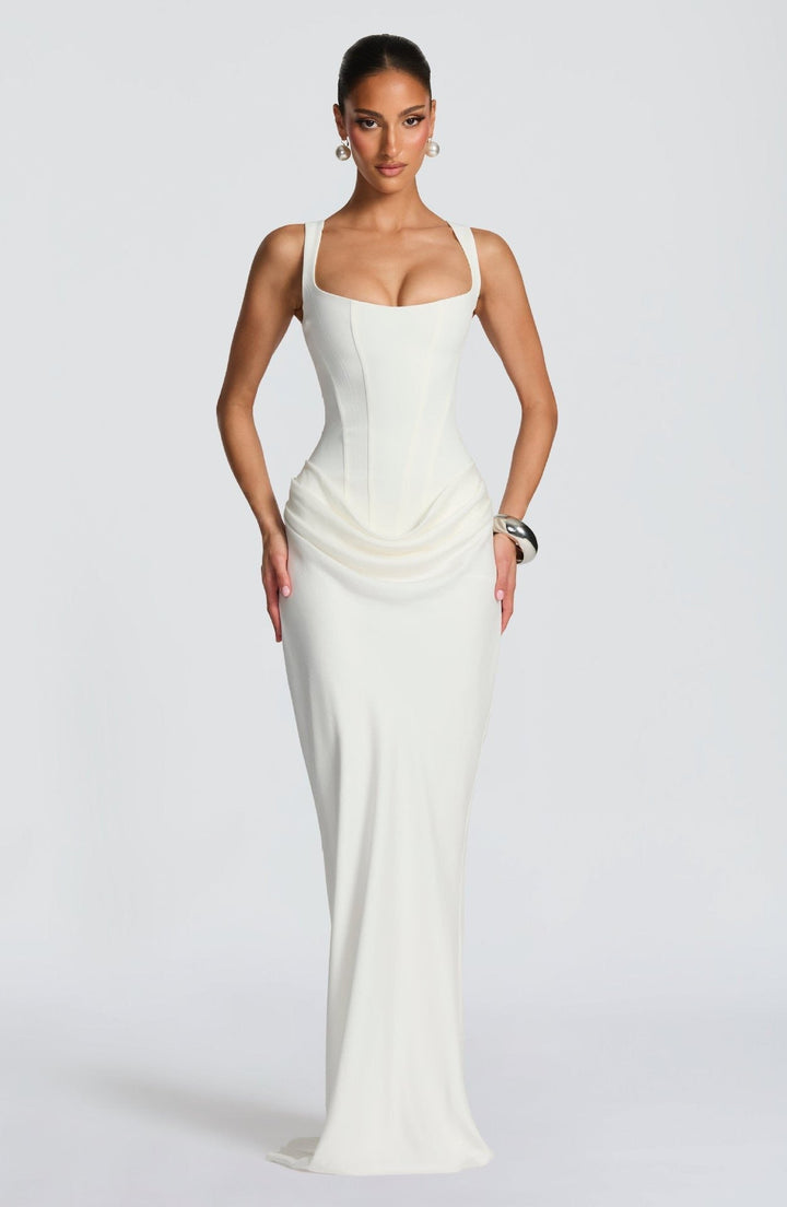 Nelya Kleid