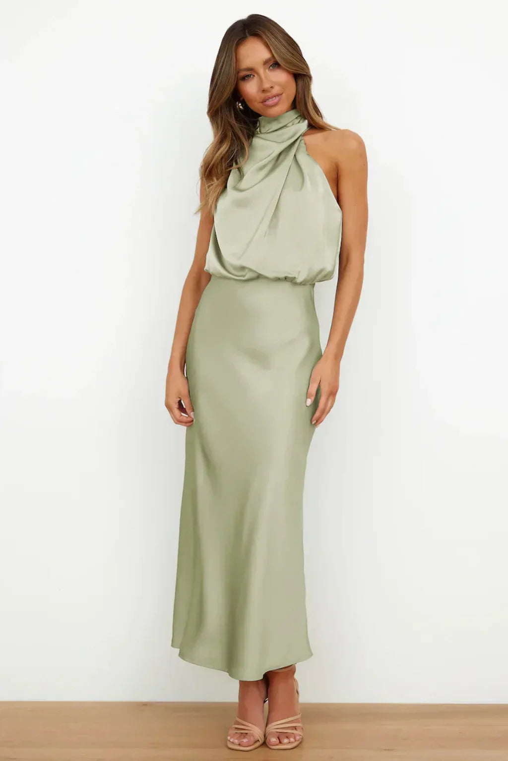 Rochelle | Vestido satinado femenino con cuello halter