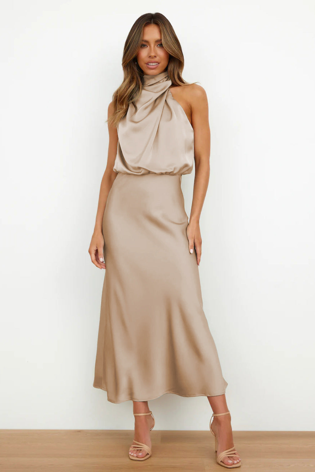 Rochelle | Vestido satinado femenino con cuello halter