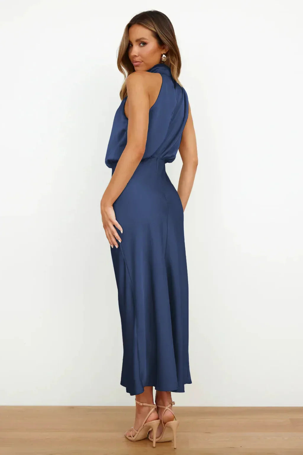 Rochelle | Vestido satinado femenino con cuello halter