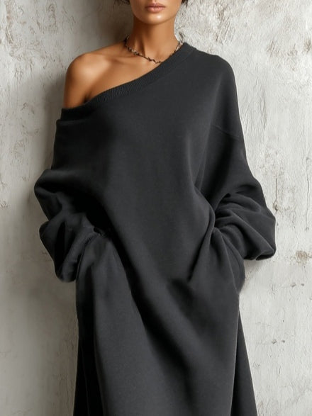 Tjara | Robe maxi en maille ample avec design épaules dénudées
