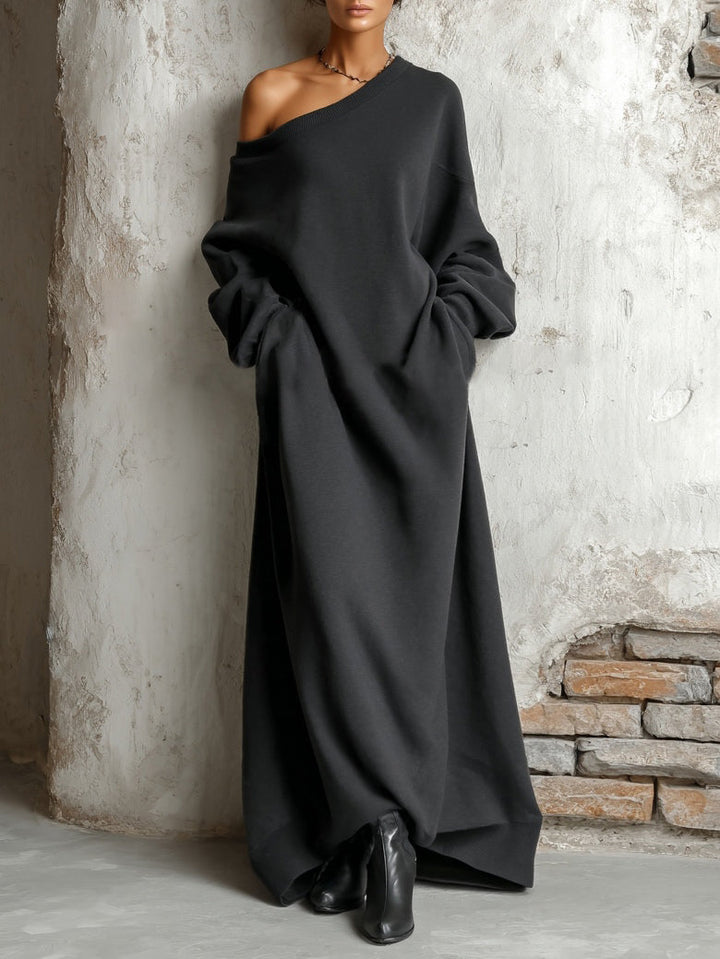 Tjara | Robe maxi en maille ample avec design épaules dénudées
