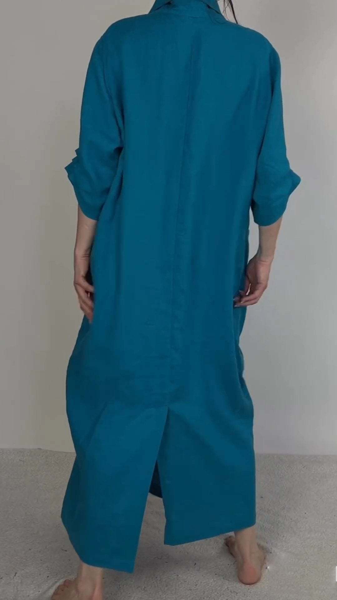 Aiya | elegantní minimalistické šaty s kapsou a výstřihem do V