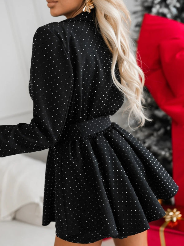 Vestido feminino com abas e cristais com cinto
